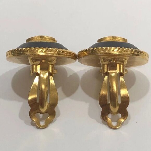 CHANEL CC Logos Black Round Clip-On Earrings Gold Tone 93A Auth D-d116 - Picture 2 of 7
